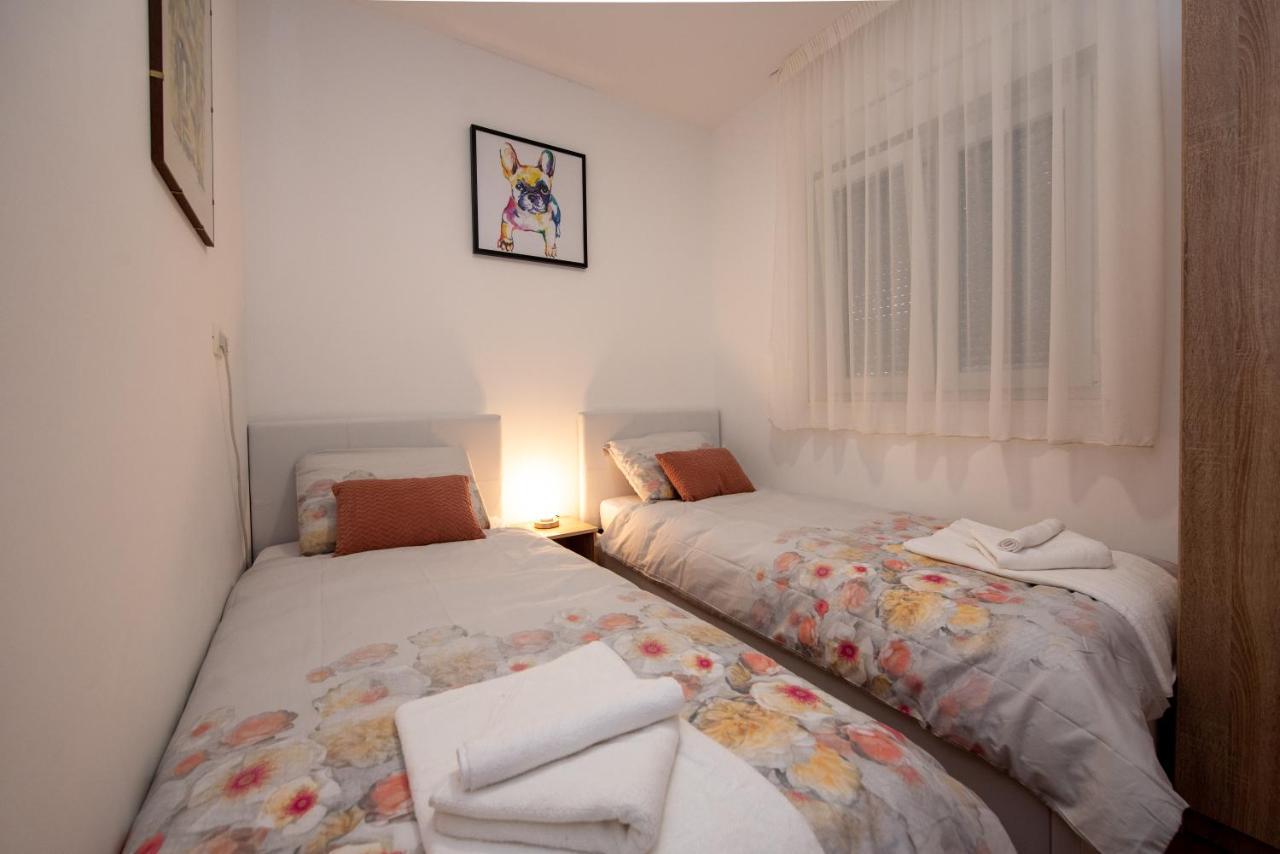 Apartment Miss Tina Трогир Экстерьер фото