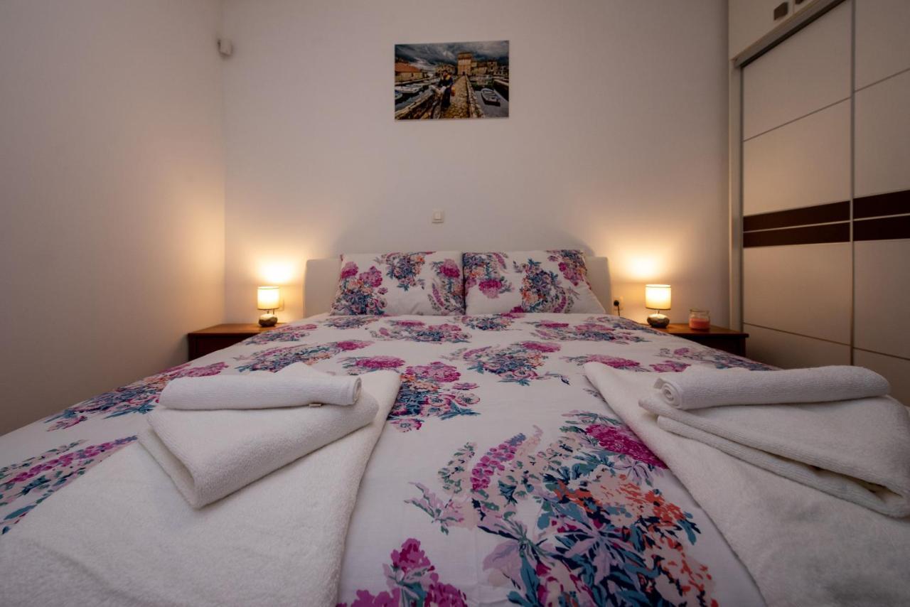 Apartment Miss Tina Трогир Экстерьер фото