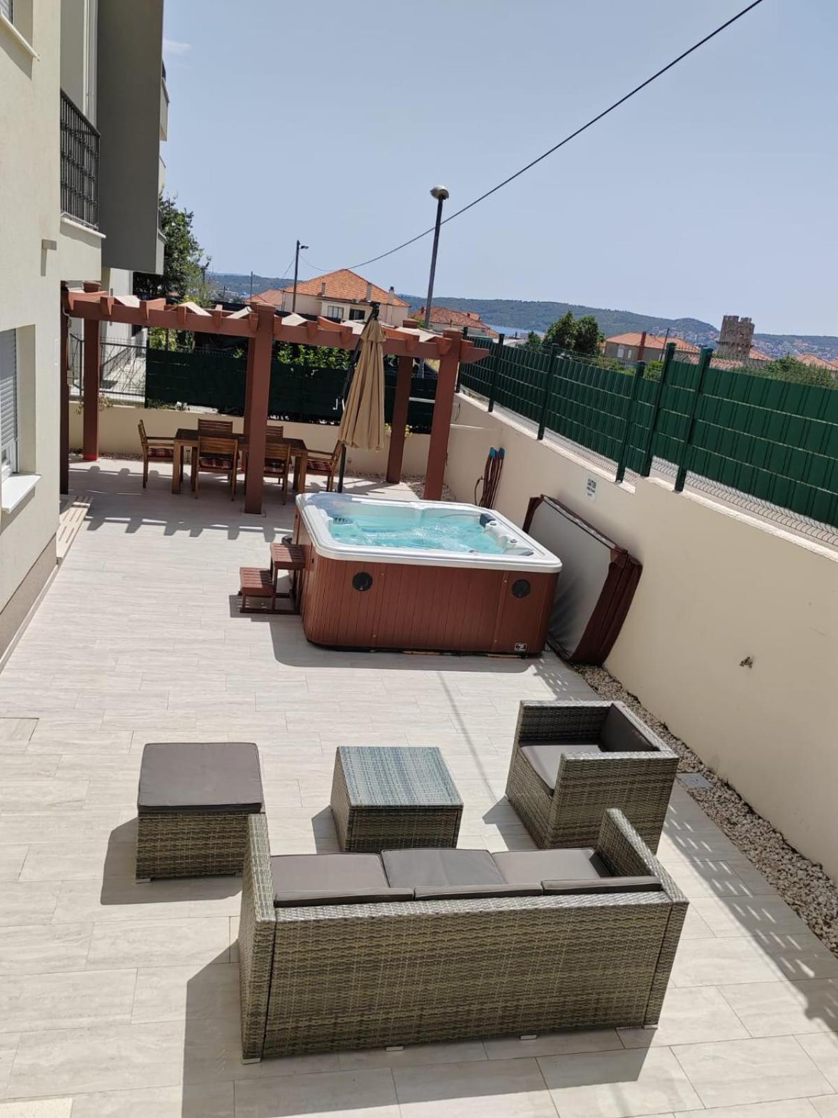 Apartment Miss Tina Трогир Экстерьер фото